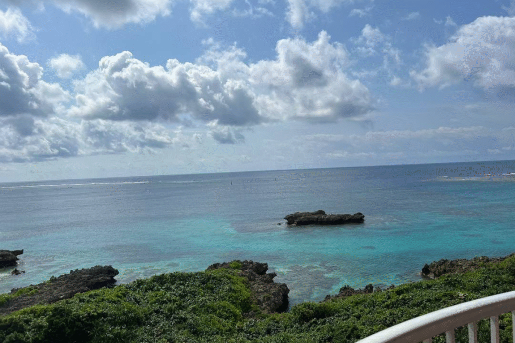 ベランダから見える海の景色

